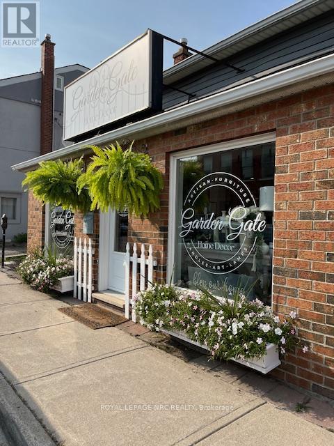11 KING STREET E, Hamilton (Dundas), Ontario